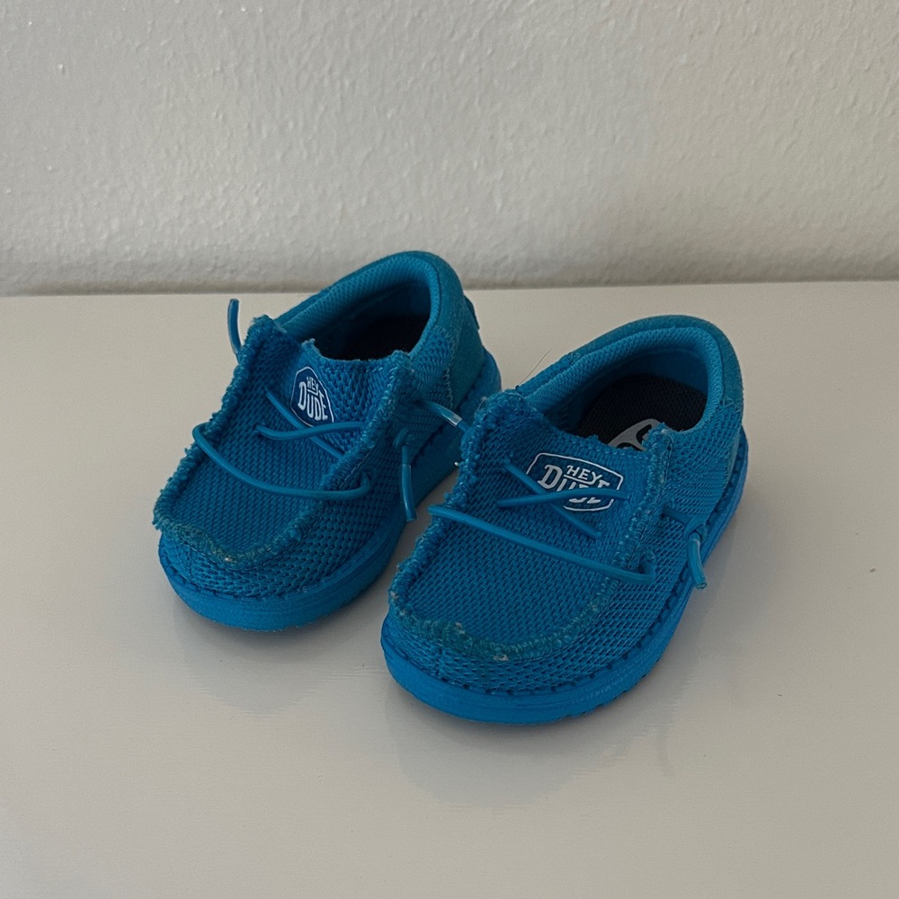 Hey dudes Vibrant Blue T5